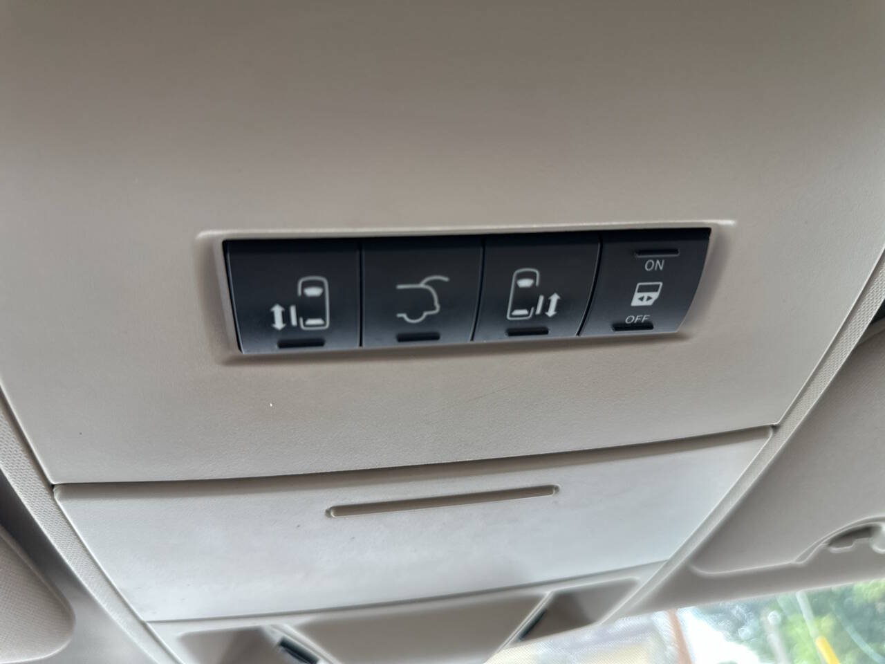 Used 2015 Chrysler Town & Country Touring-L w/ Driver Convenience Group FWD image 19