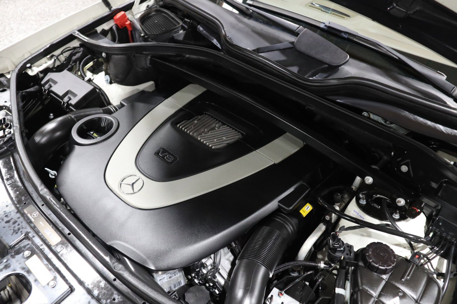 Used 2012 Mercedes-Benz GL 450 4MATIC w/ Premium 2 Pkg image 16