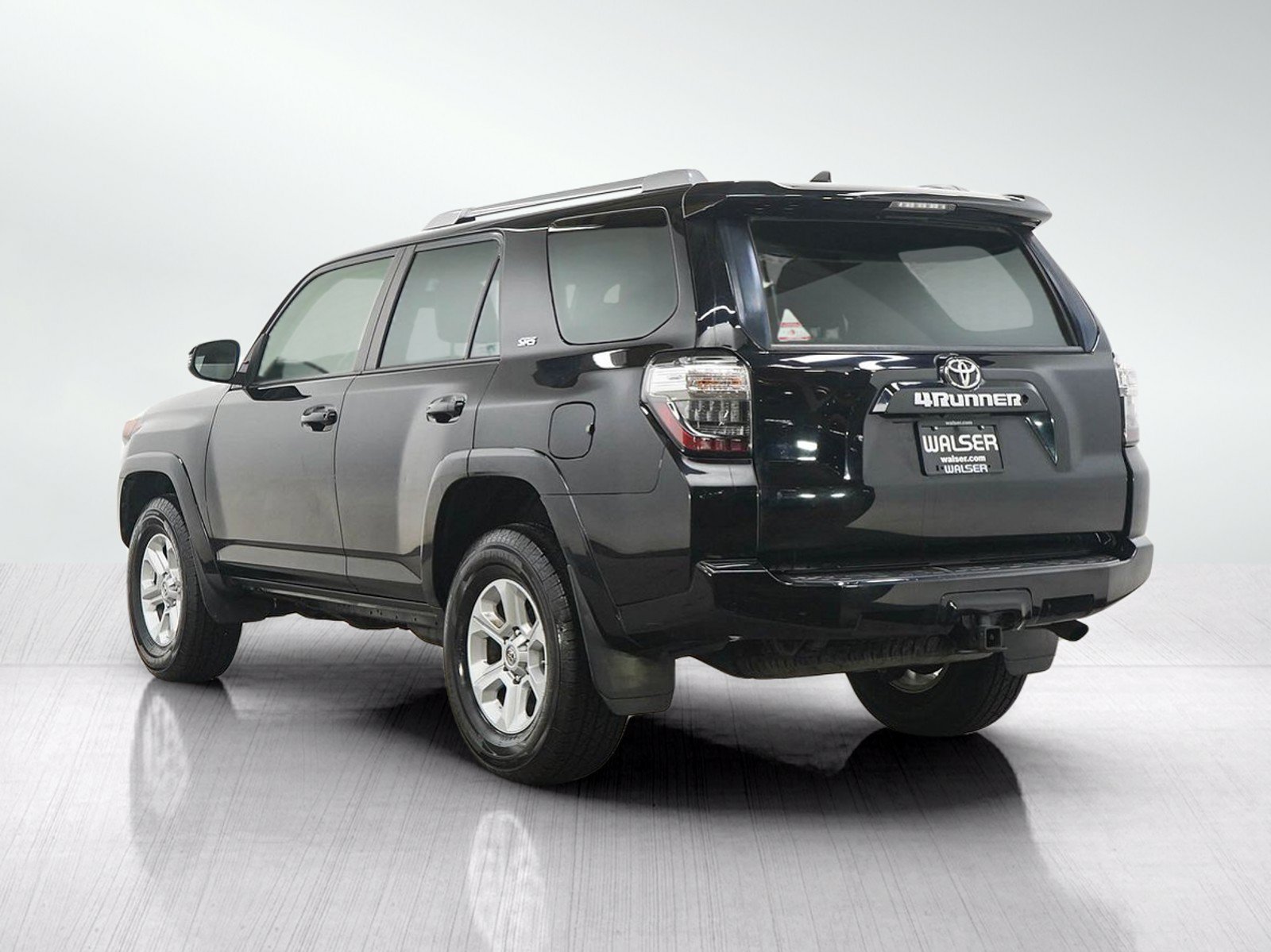 Used 2018 Toyota 4Runner SR5 Premium AWD/4WD image 3