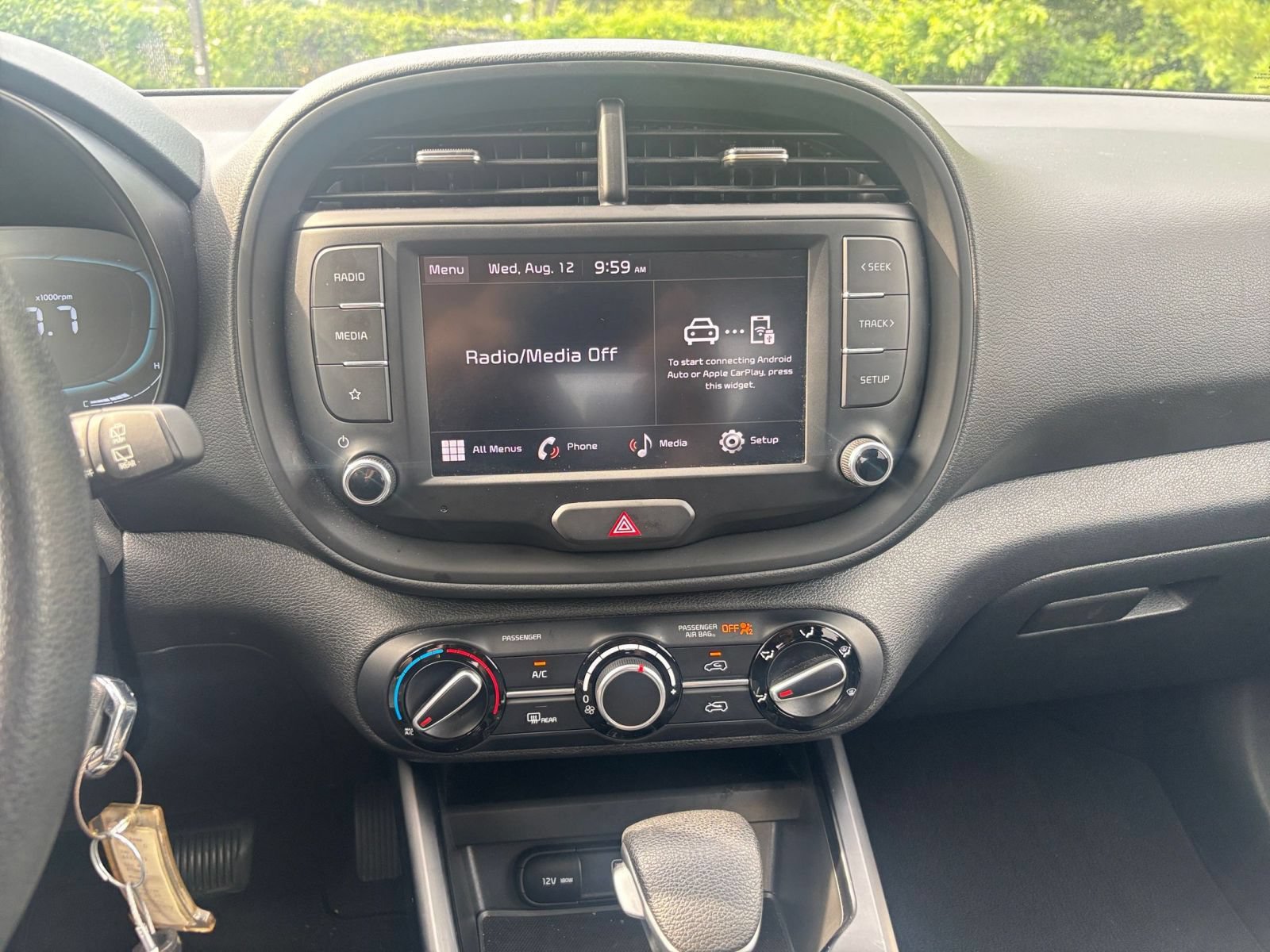 Used 2025 Kia Soul LX w/ LX Technology Package FWD image 16