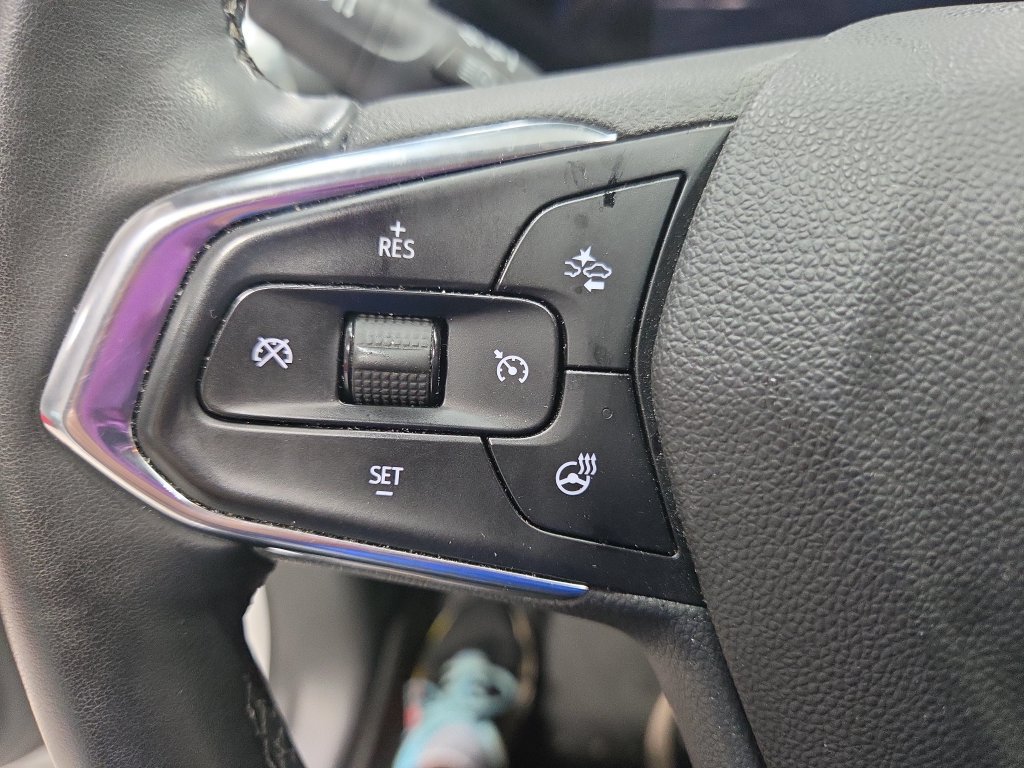 Used 2025 Chevrolet Trax LT w/ LT Convenience Package FWD image 32