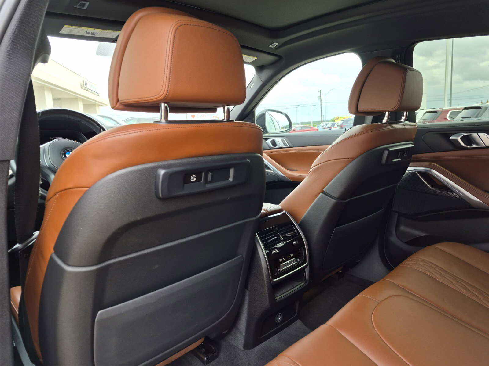 Used 2022 BMW X6 xDrive40i w/ M Sport Package image 17