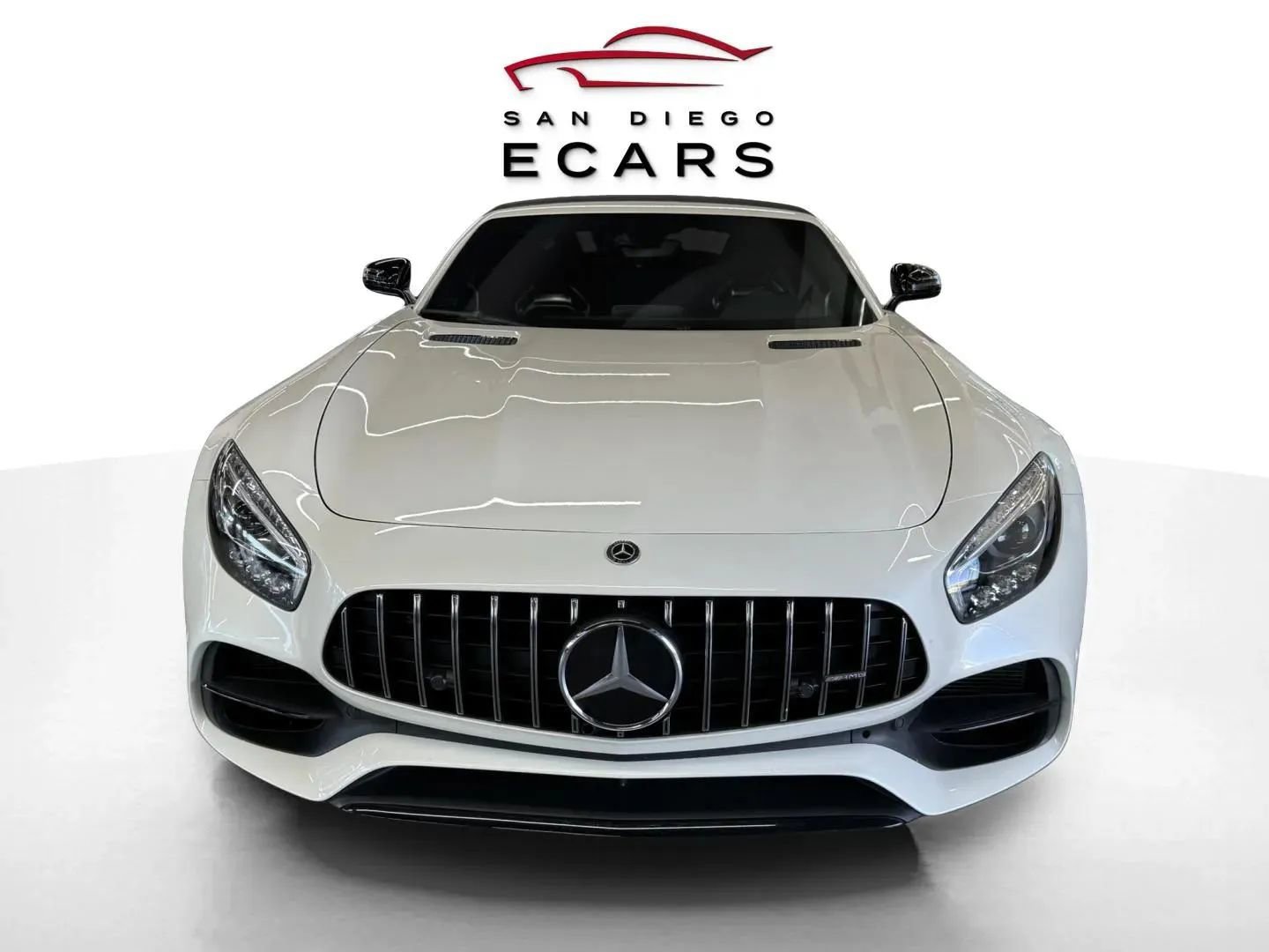 Used 2018 Mercedes-Benz AMG GT Roadster image 2