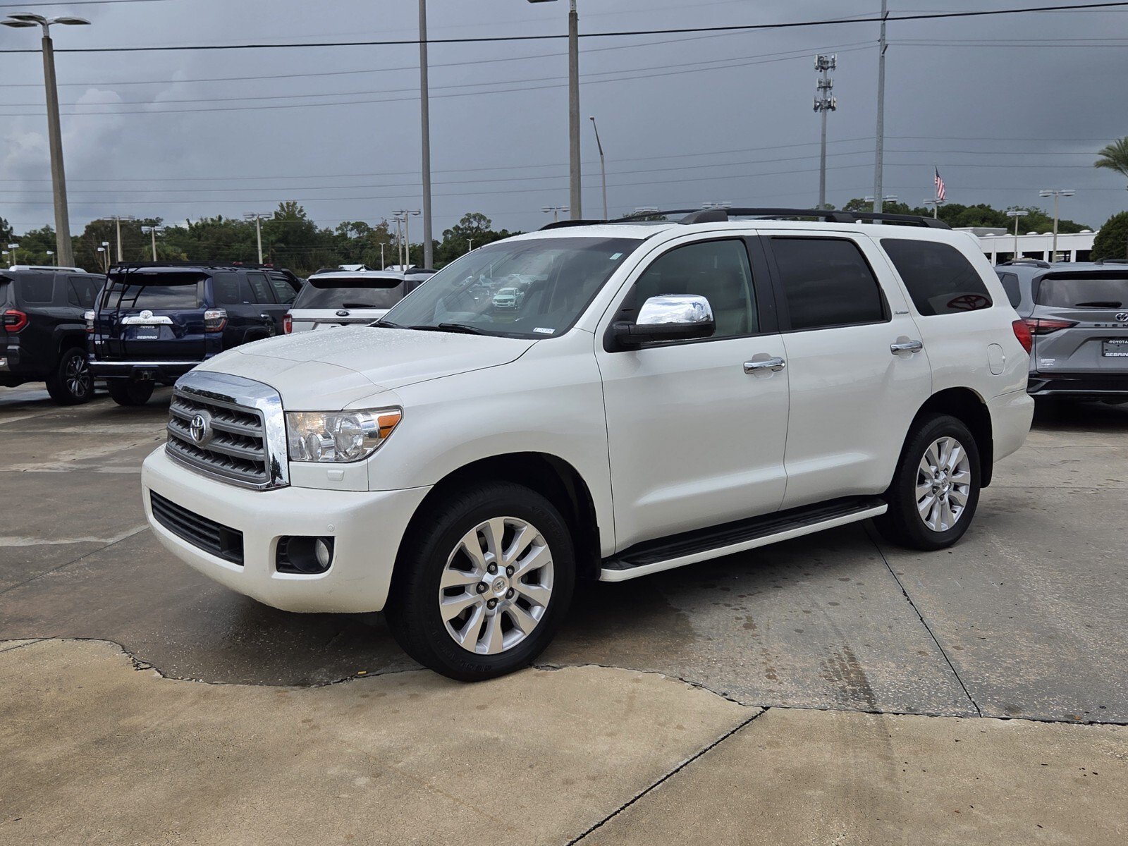 Used 2017 Toyota Sequoia Platinum AWD/4WD image 3