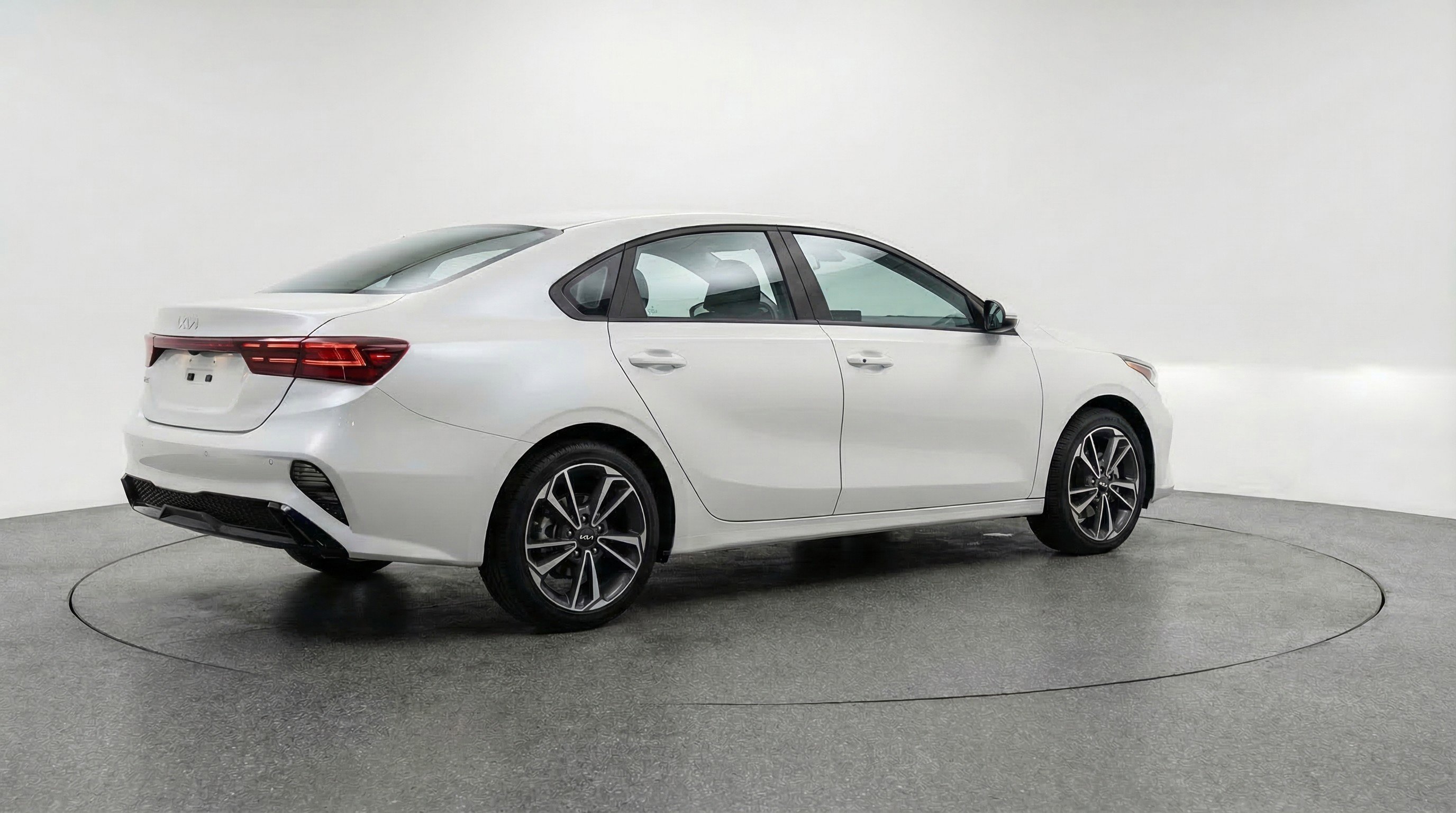 Used 2024 Kia Forte LXS image 9