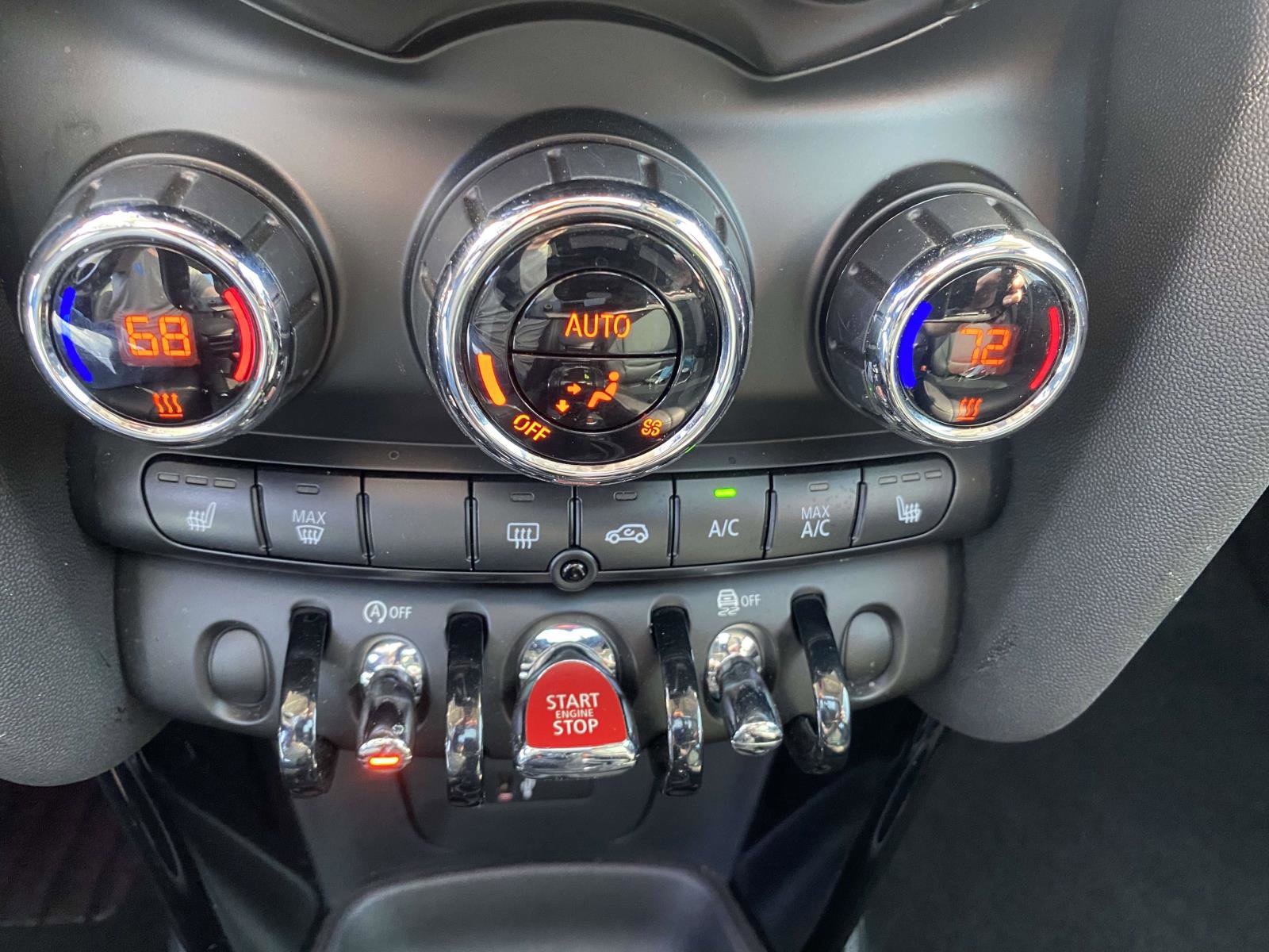 Used 2019 MINI Cooper 4-Door Hardtop w/ Signature Upholstery Package image 25