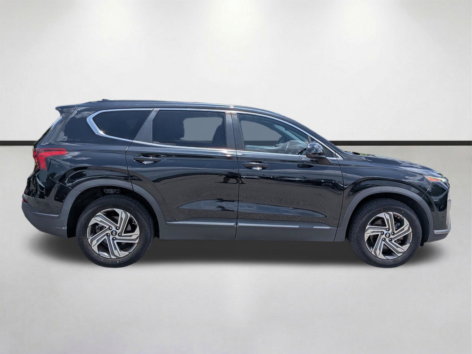 Used 2021 Hyundai Santa Fe SE FWD image 3