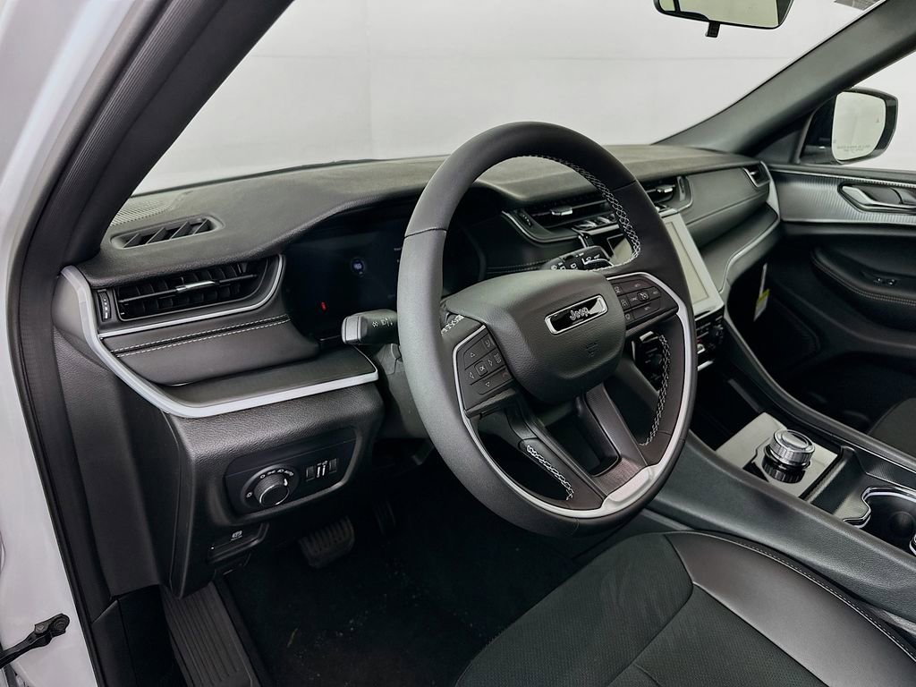 New 2025 Jeep Grand Cherokee L Altitude image 13