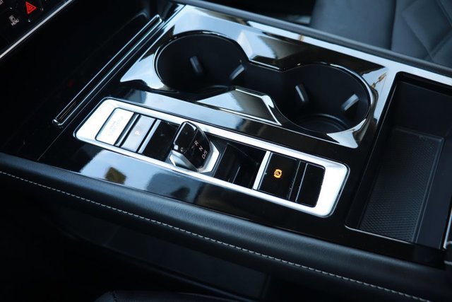 Used 2025 Volkswagen Atlas SE image 17