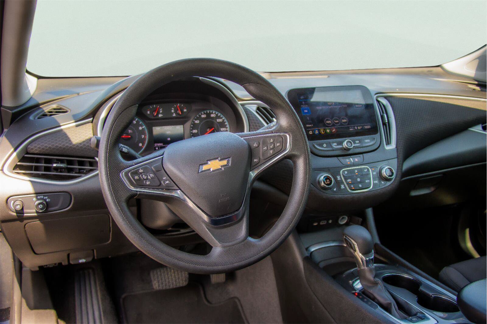 Used 2025 Chevrolet Malibu LT FWD image 5