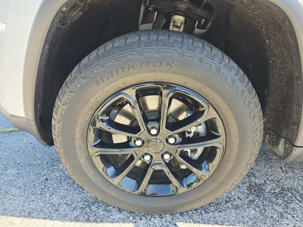 Certified 2022 Jeep Grand Cherokee Laredo X AWD/4WD image 17