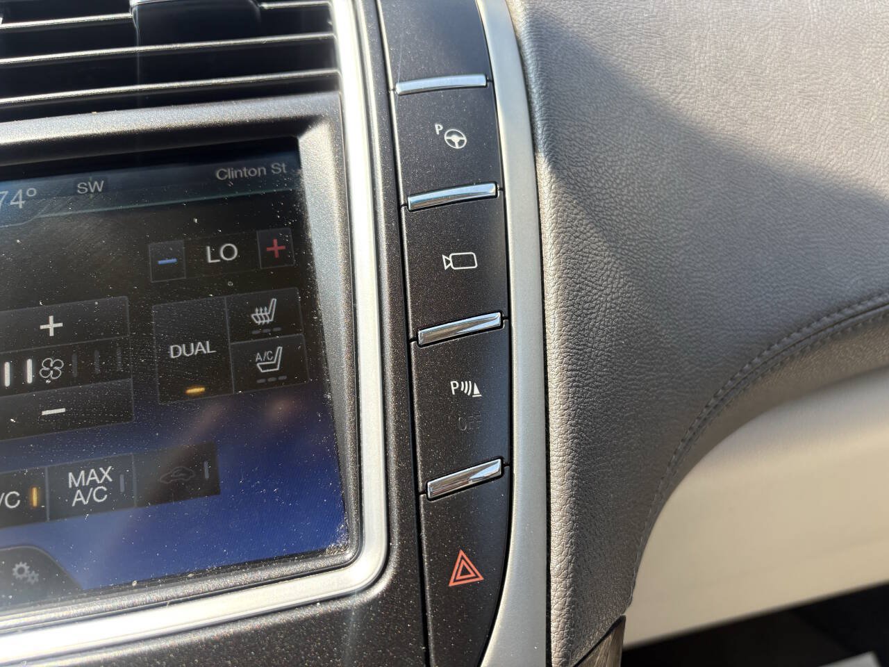 Used 2016 Lincoln MKX Reserve w/ Technology Package AWD/4WD image 13