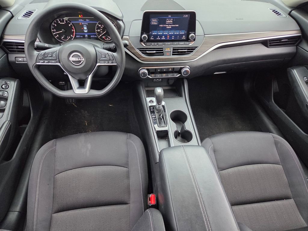Used 2025 Nissan Altima 2.5 SV image 8