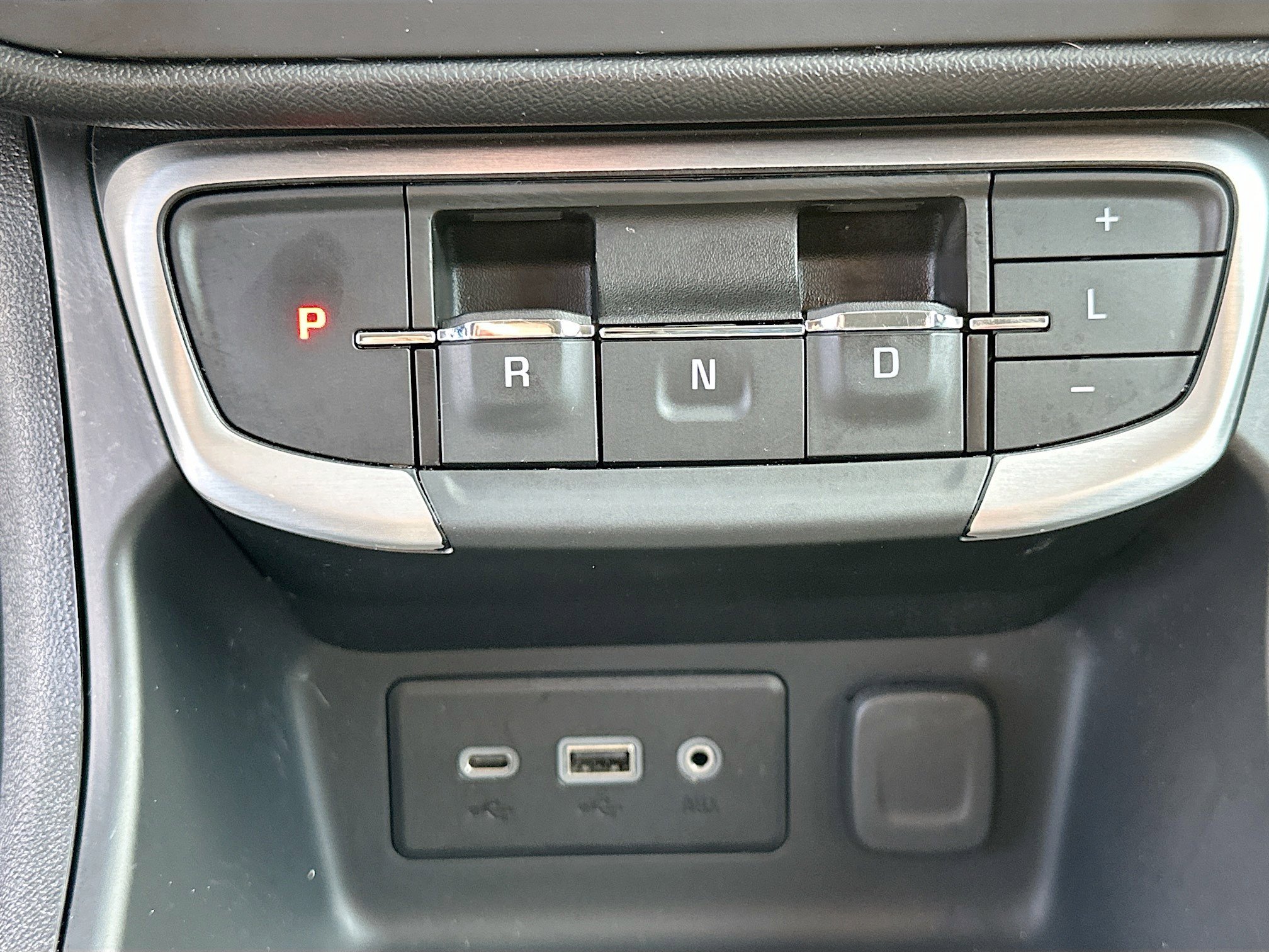 Used 2024 GMC Terrain SLE image 16