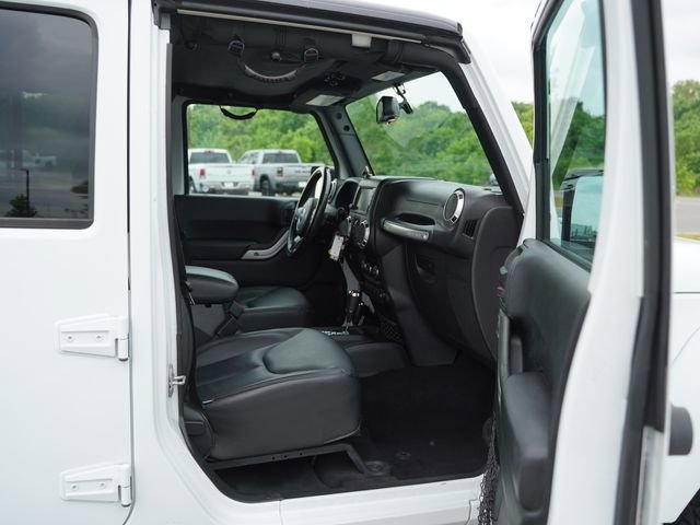 Used 2018 Jeep Wrangler Unlimited Sahara AWD/4WD image 19