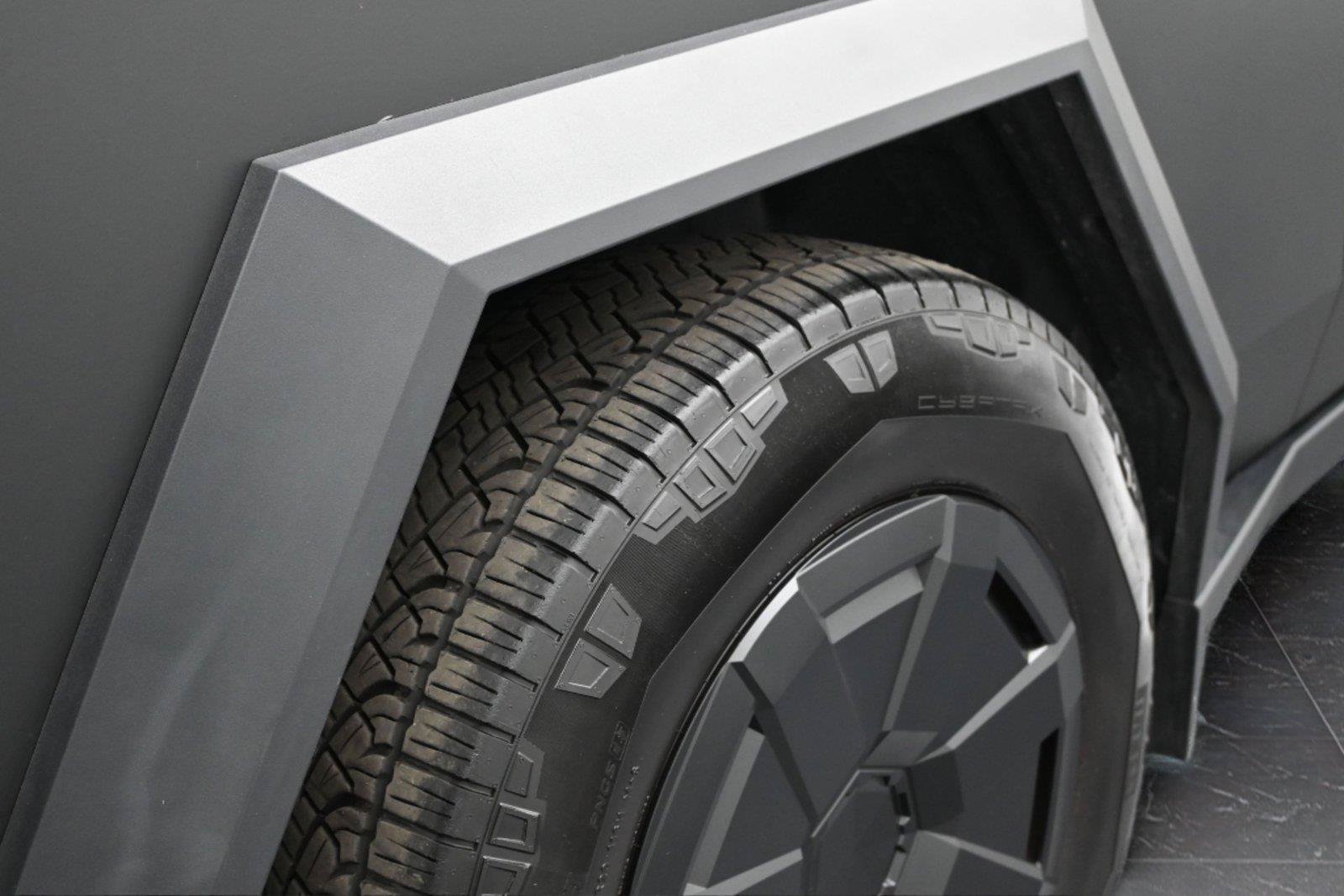 Used 2024 Tesla Cybertruck Cyberbeast AWD/4WD image 19