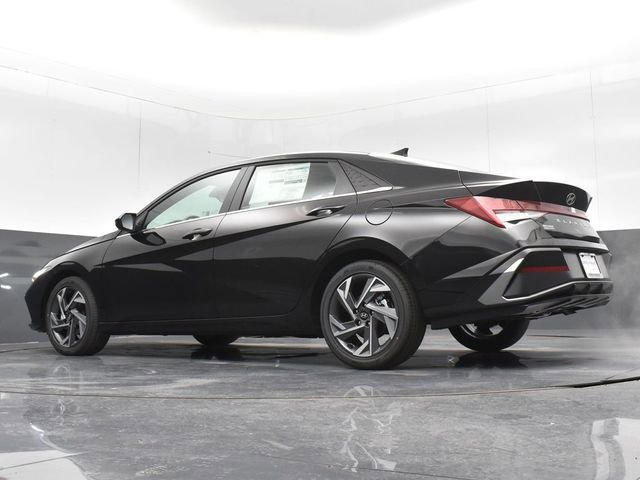 Used 2025 Hyundai Elantra SEL FWD image 42