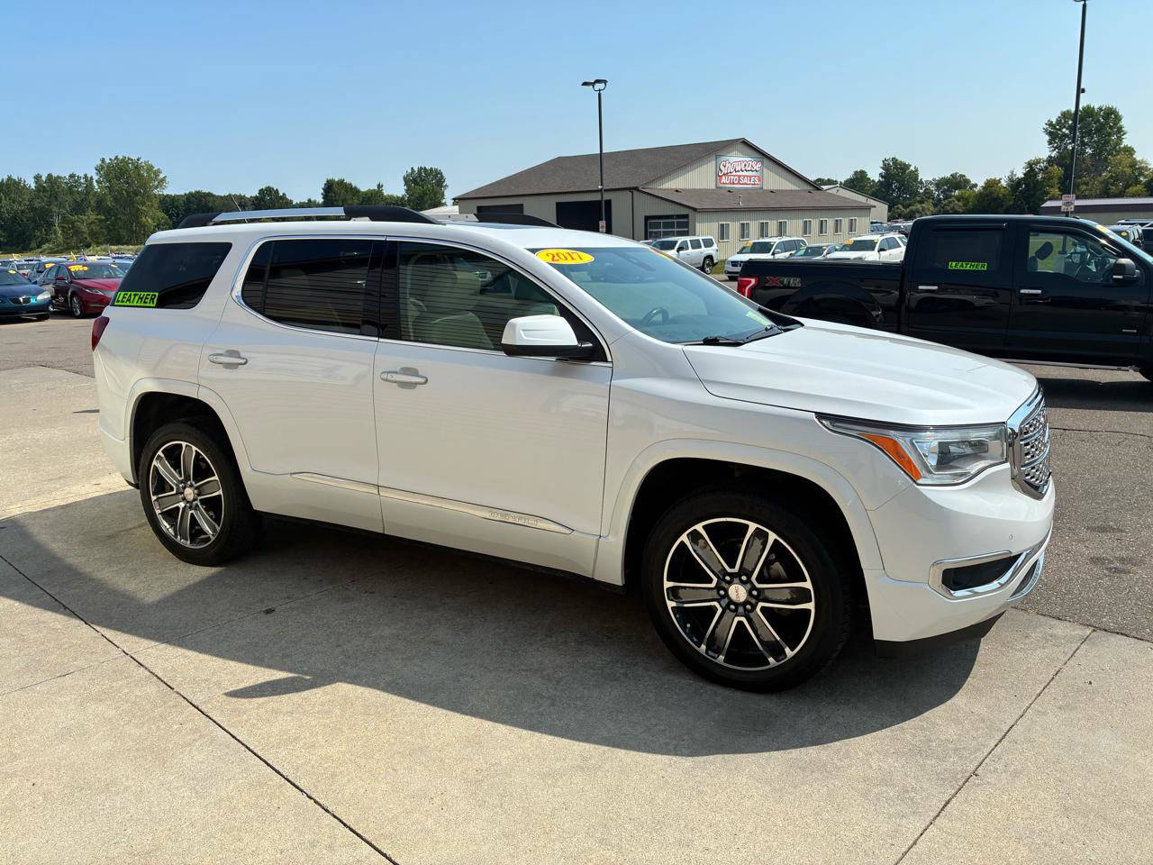 Used 2017 GMC Acadia Denali w/ Technology Package FWD image 4