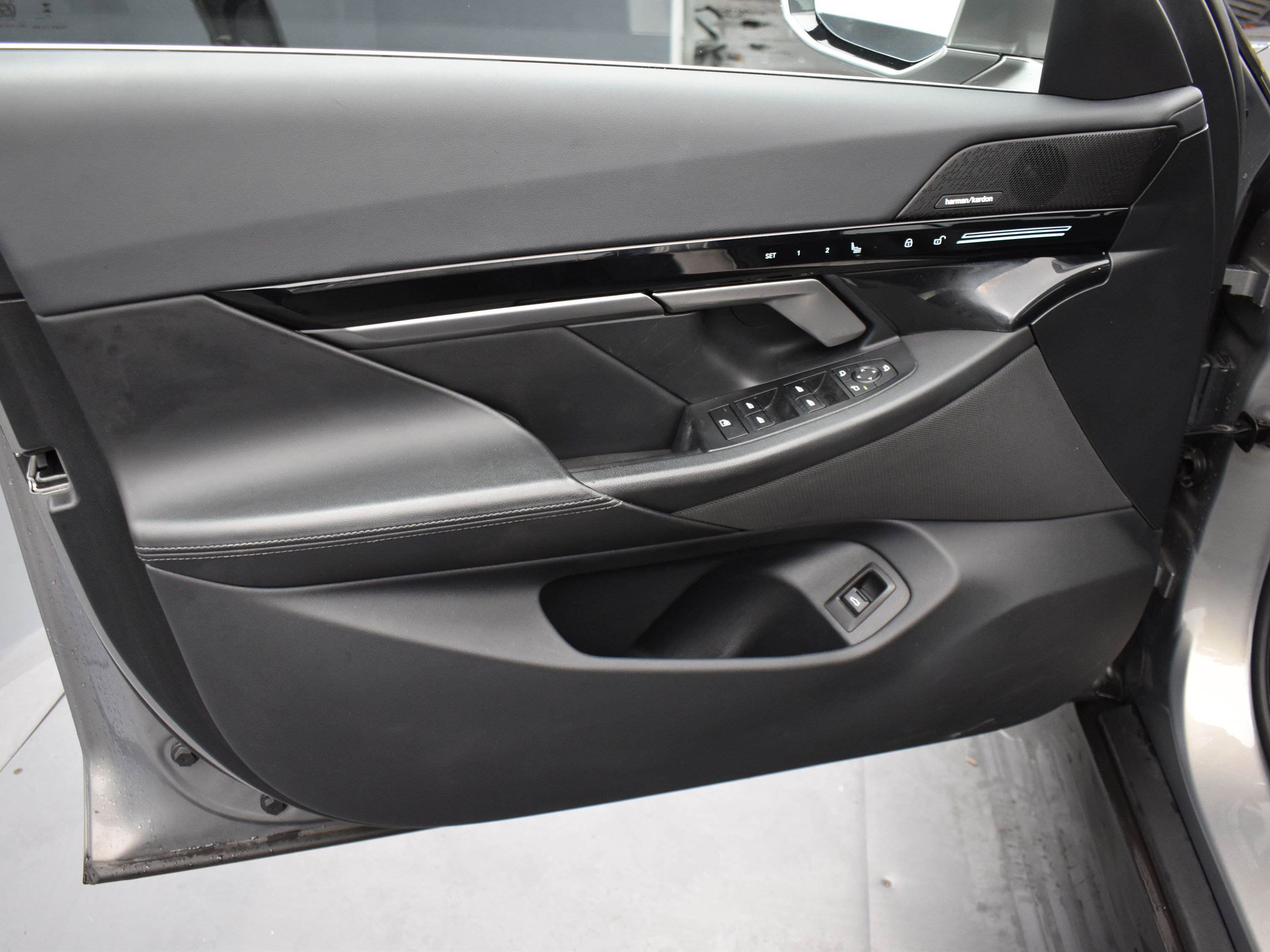 Used 2024 BMW 530i xDrive image 9