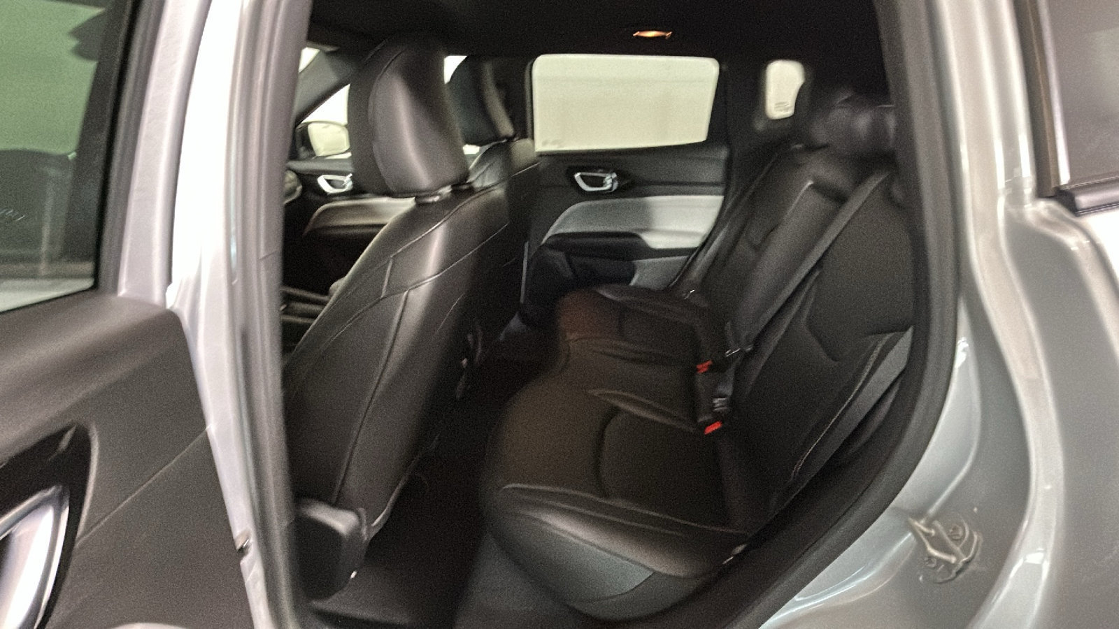 Used 2025 Jeep Compass Limited AWD/4WD image 28