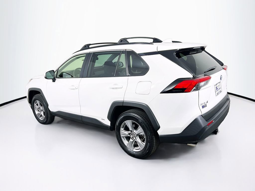 Used 2022 Toyota RAV4 XLE w/ Convenience Package image 5