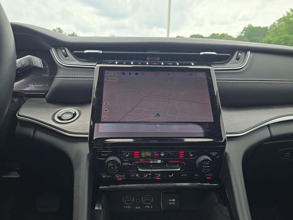 Used 2022 Jeep Grand Cherokee L Limited AWD/4WD image 4
