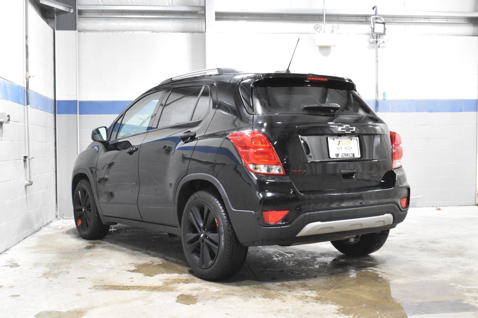 Used 2021 Chevrolet Trax LT w/ Redline Edition image 24