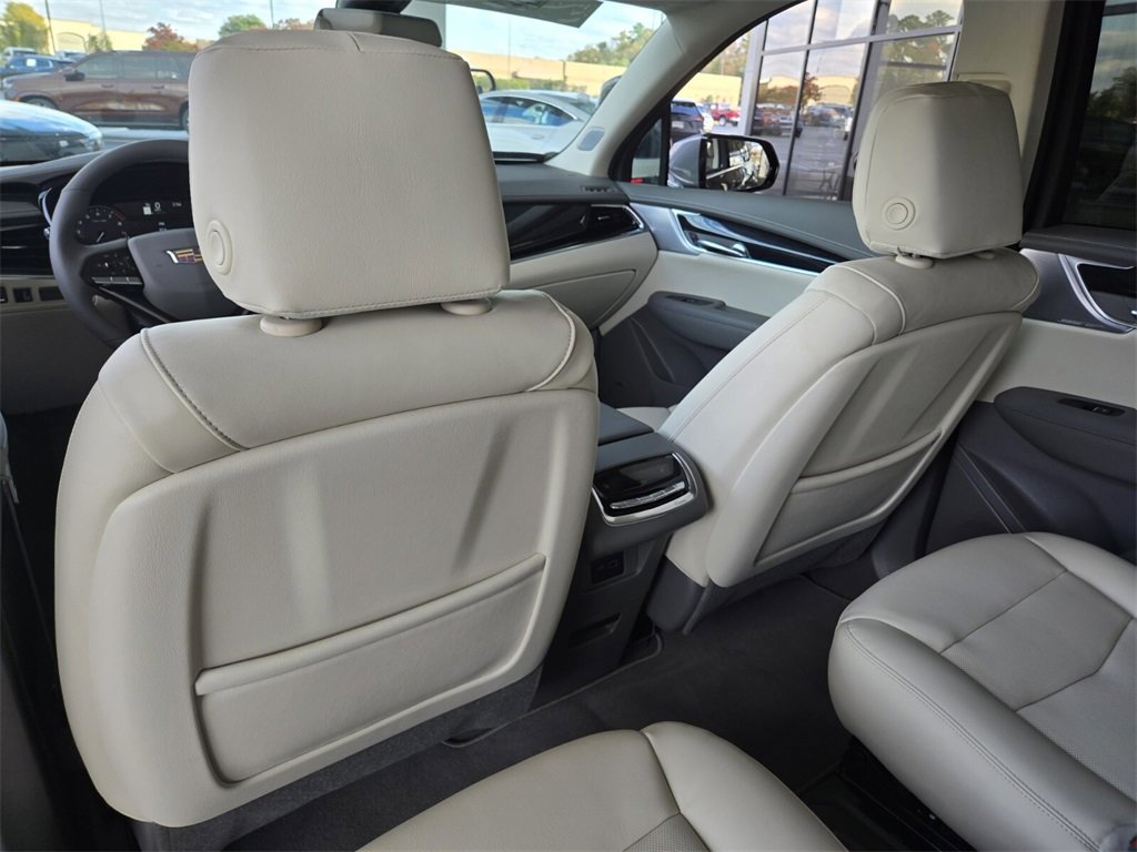 Used 2025 Cadillac XT6 Premium Luxury image 14
