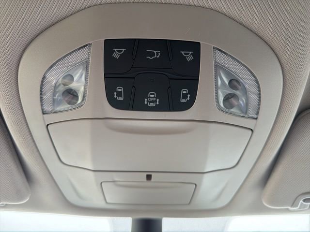 Used 2024 Chrysler Pacifica Touring-L image 37