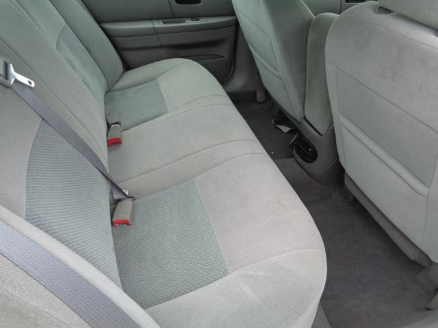 Used 2004 Ford Taurus LX image 10