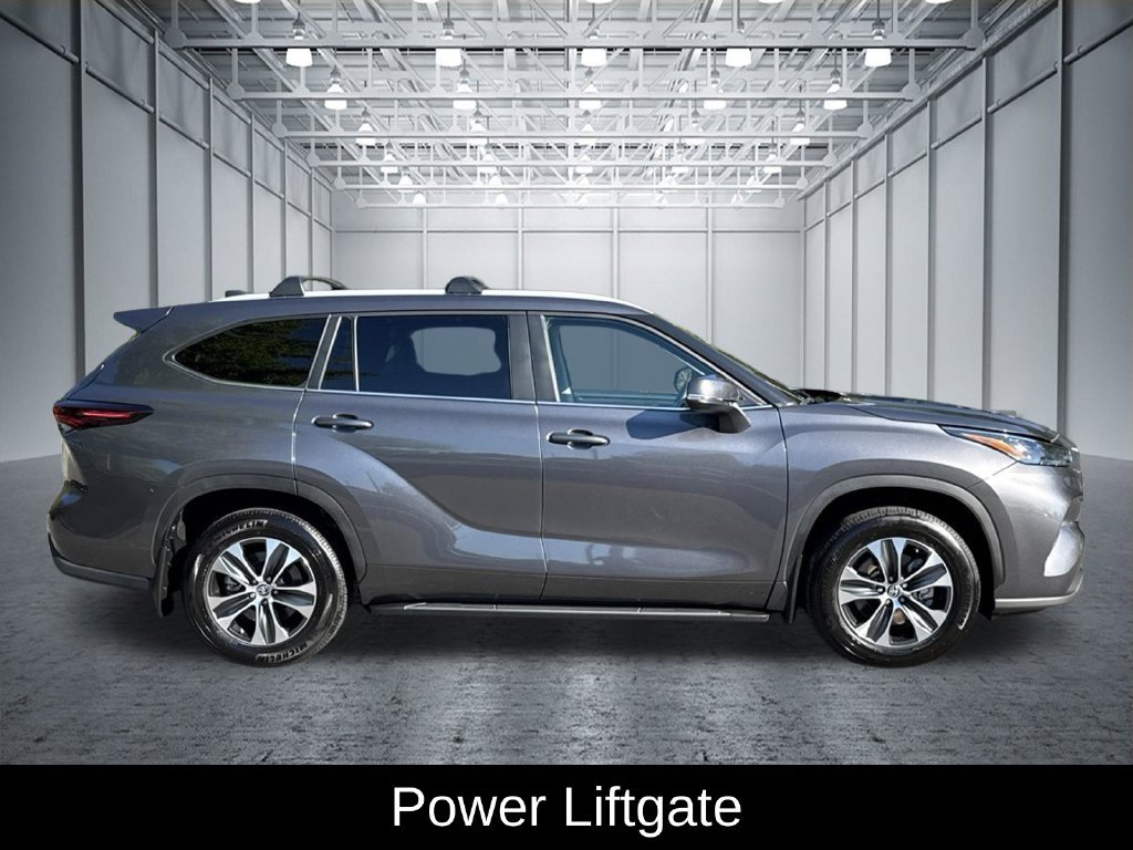 Used 2024 Toyota Highlander XLE AWD/4WD image 8