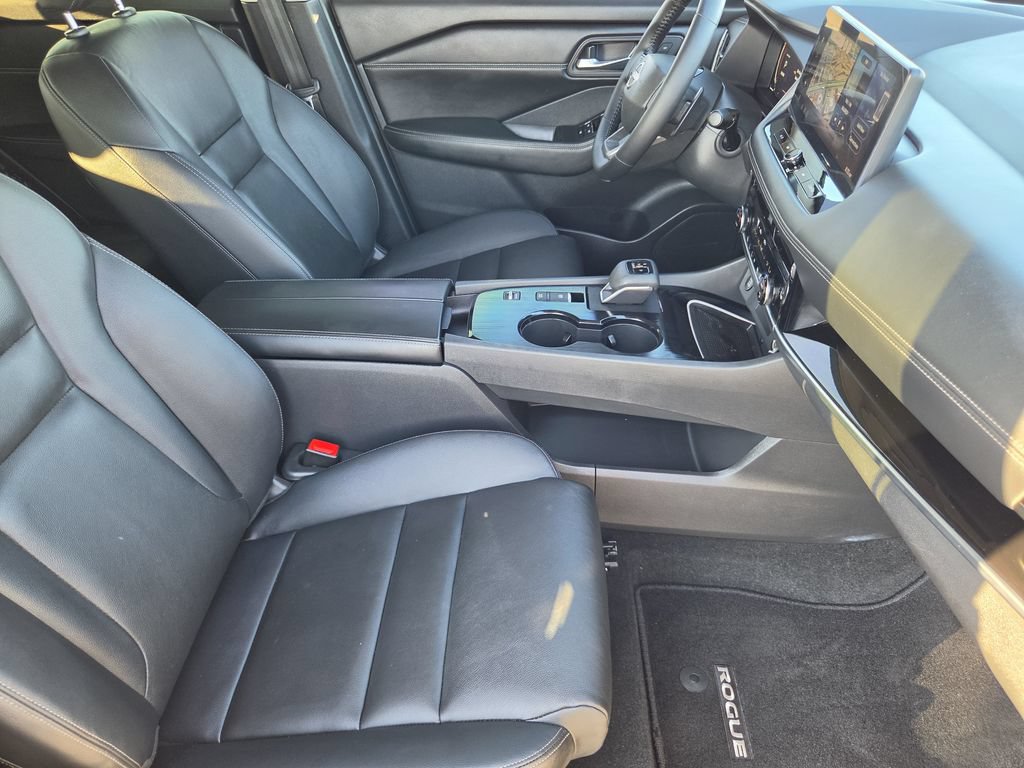 Used 2025 Nissan Rogue SL w/ SL Premium Package FWD image 12