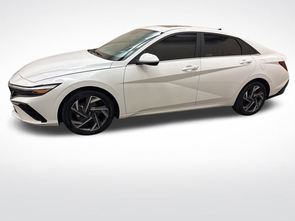 Used 2024 Hyundai Elantra SEL w/ Convenience Package image 9