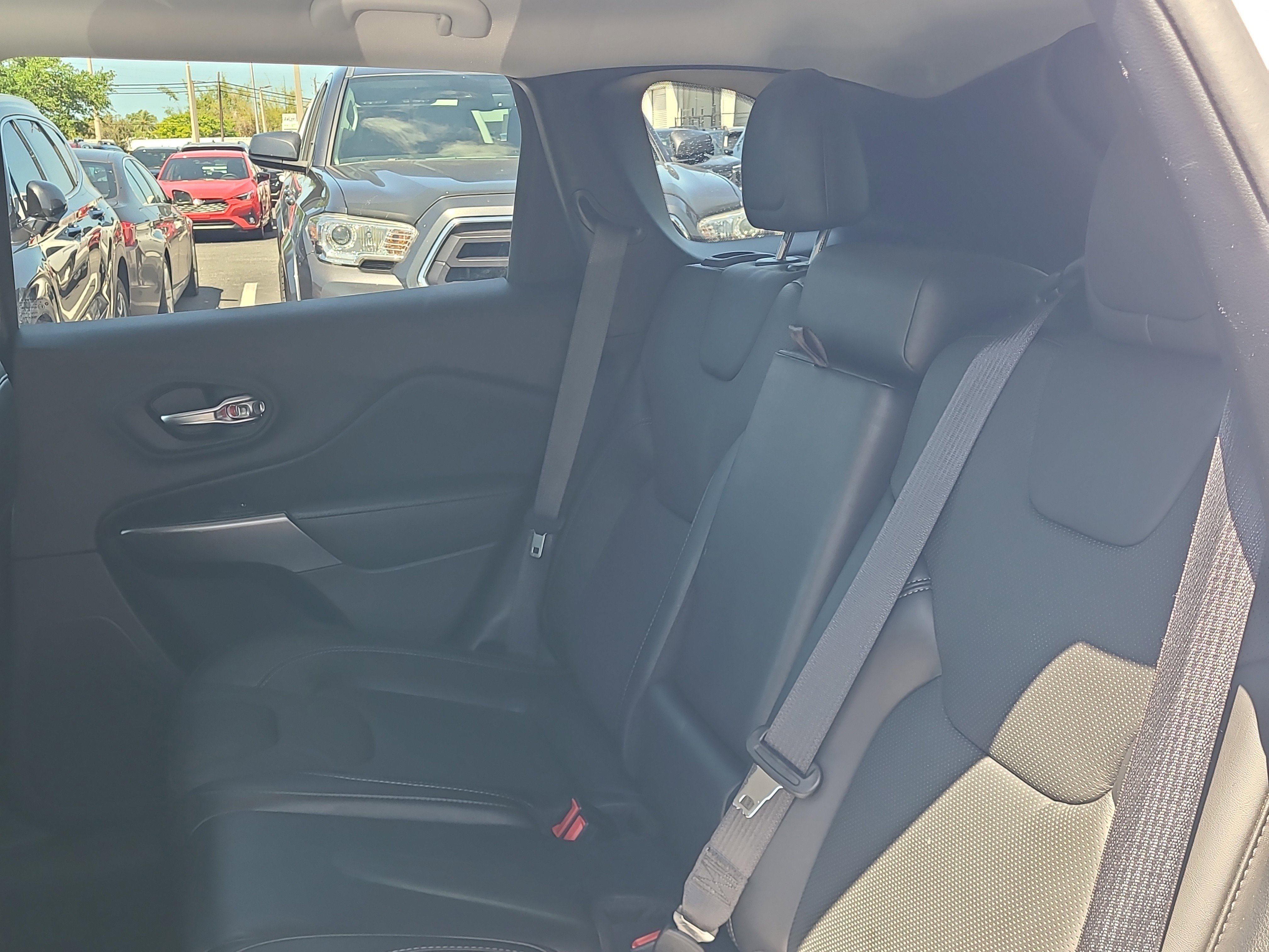 Used 2020 Jeep Cherokee Limited AWD/4WD image 12