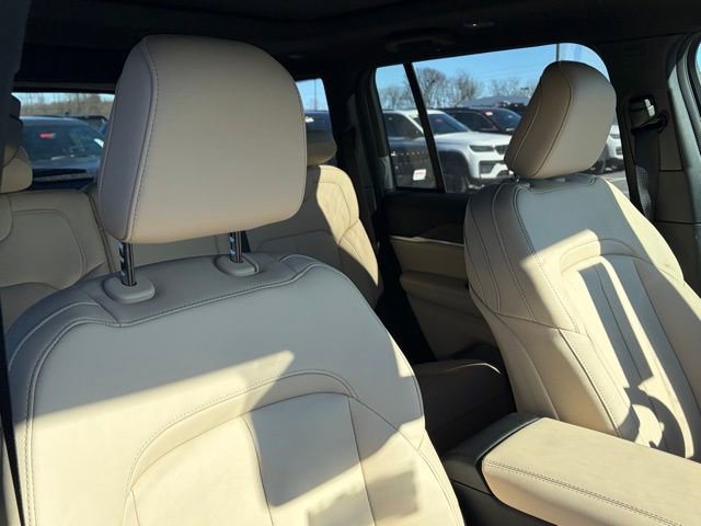 New 2026 Jeep Grand Cherokee Limited w/ Limited Altitude Package AWD/4WD image 32