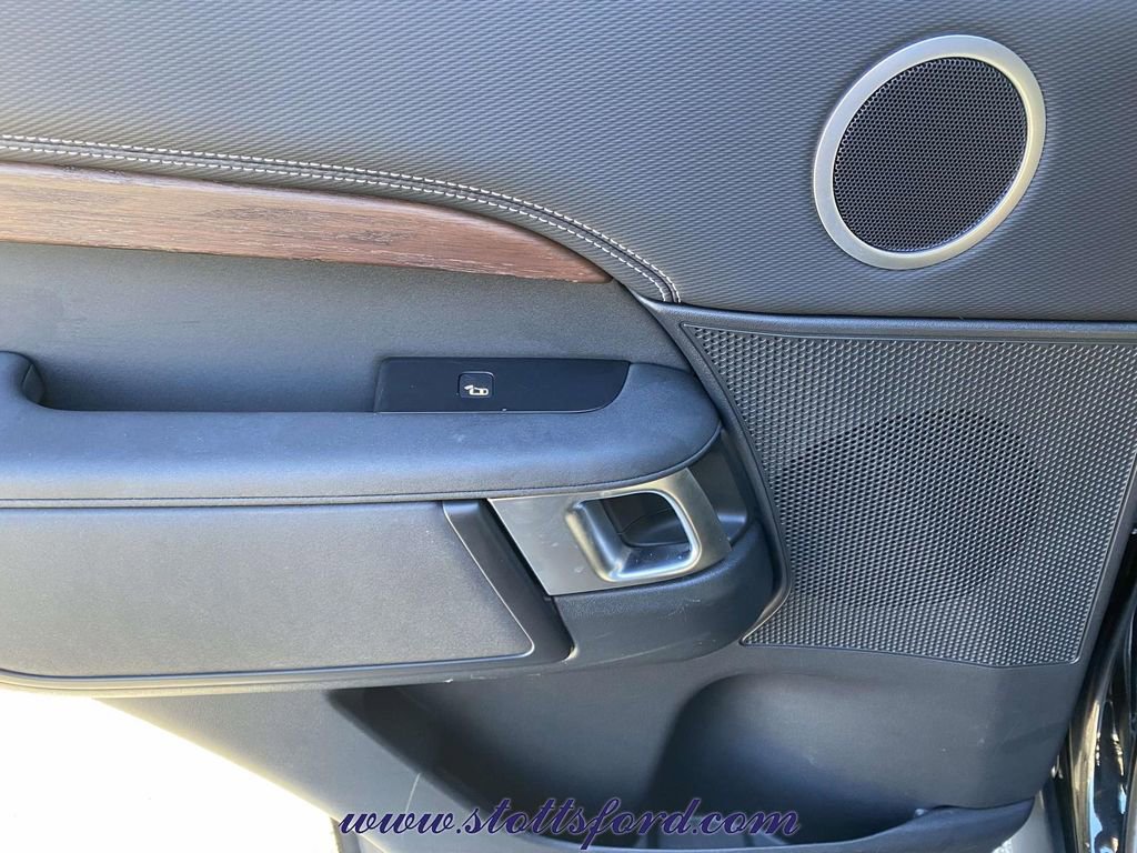 Used 2022 Land Rover Discovery HSE R-Dynamic image 14