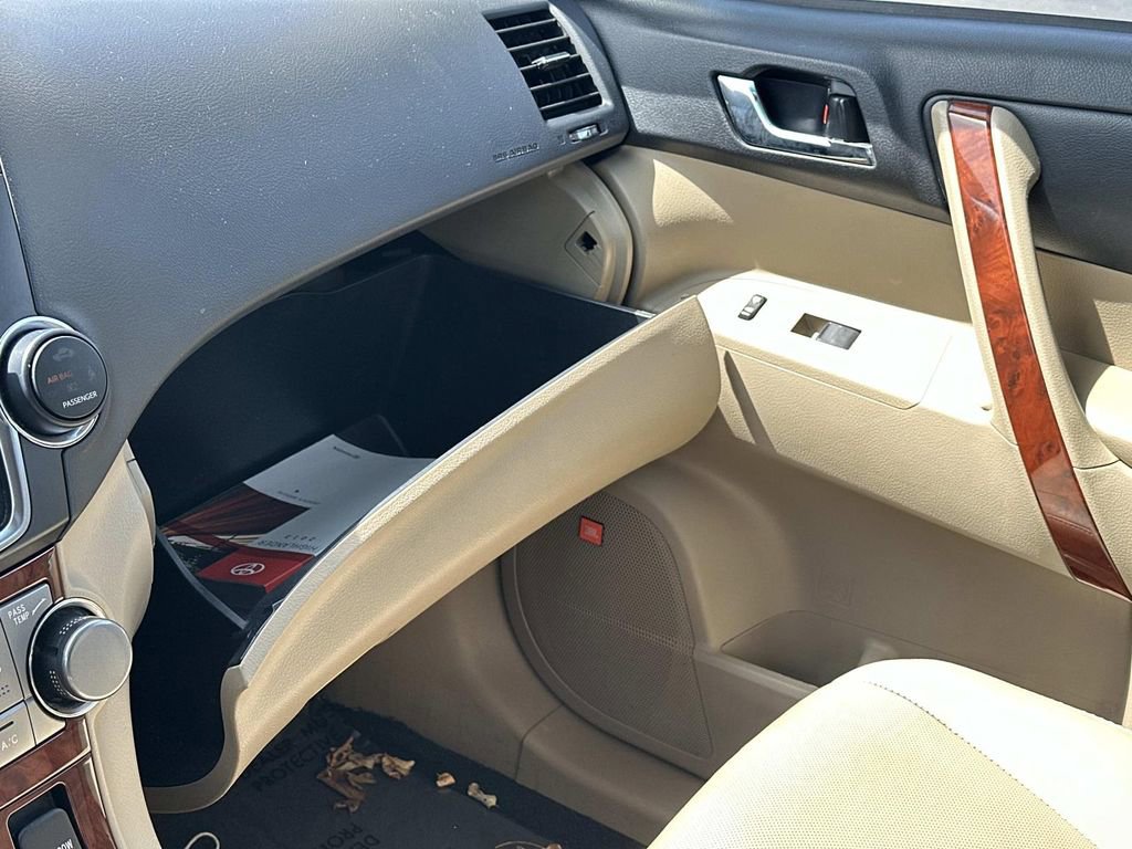 Used 2013 Toyota Highlander Limited AWD/4WD image 35