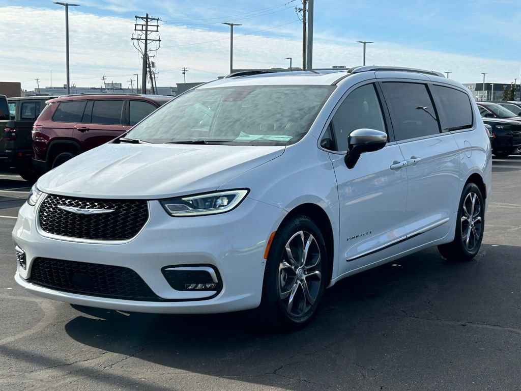 New 2026 Chrysler Pacifica Pinnacle image 3