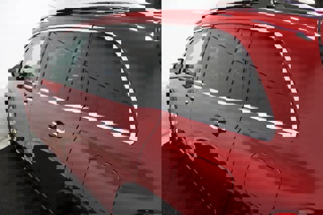 Used 2021 Mercedes-Benz GLB 250 4MATIC w/ Premium Package image 9