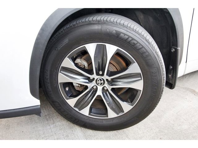 Used 2023 Toyota Highlander XLE image 32