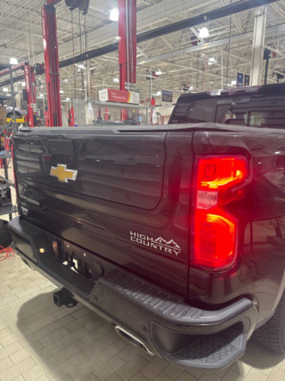 Used 2021 Chevrolet Silverado 1500 High Country w/ Technology Package image 42