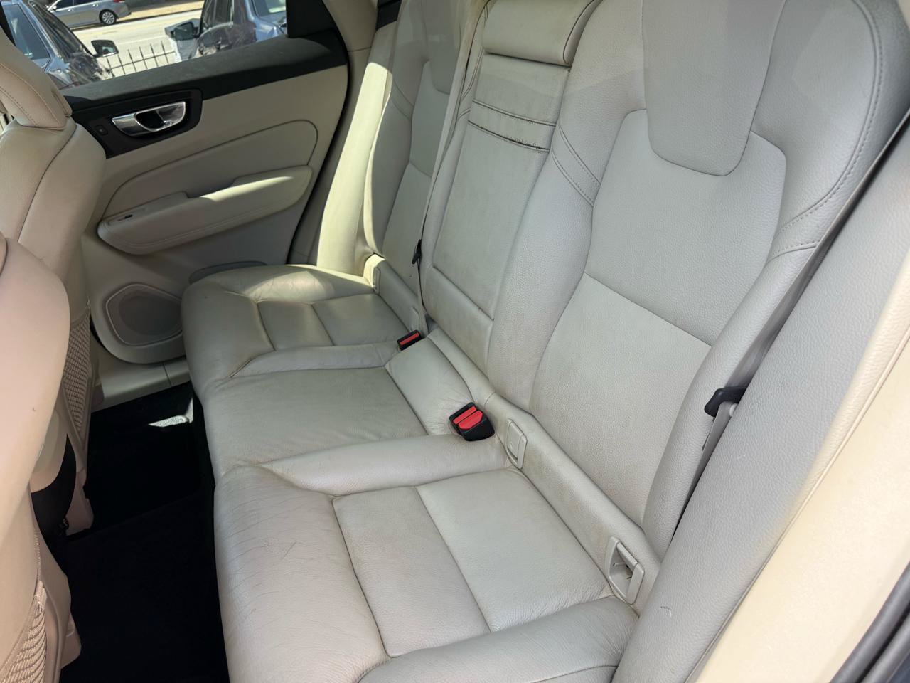 Used 2019 Volvo XC60 T6 Momentum w/ Advanced Package AWD/4WD image 7