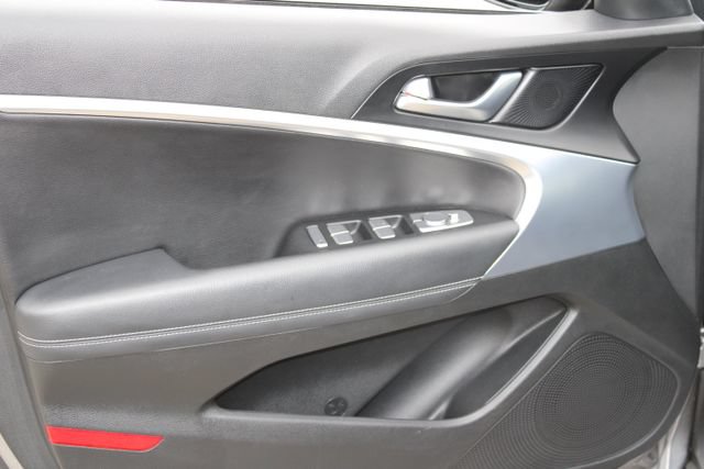 Used 2022 Genesis G70 2.0T RWD image 10