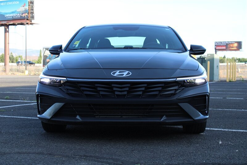 Used 2025 Hyundai Elantra Sport FWD image 3