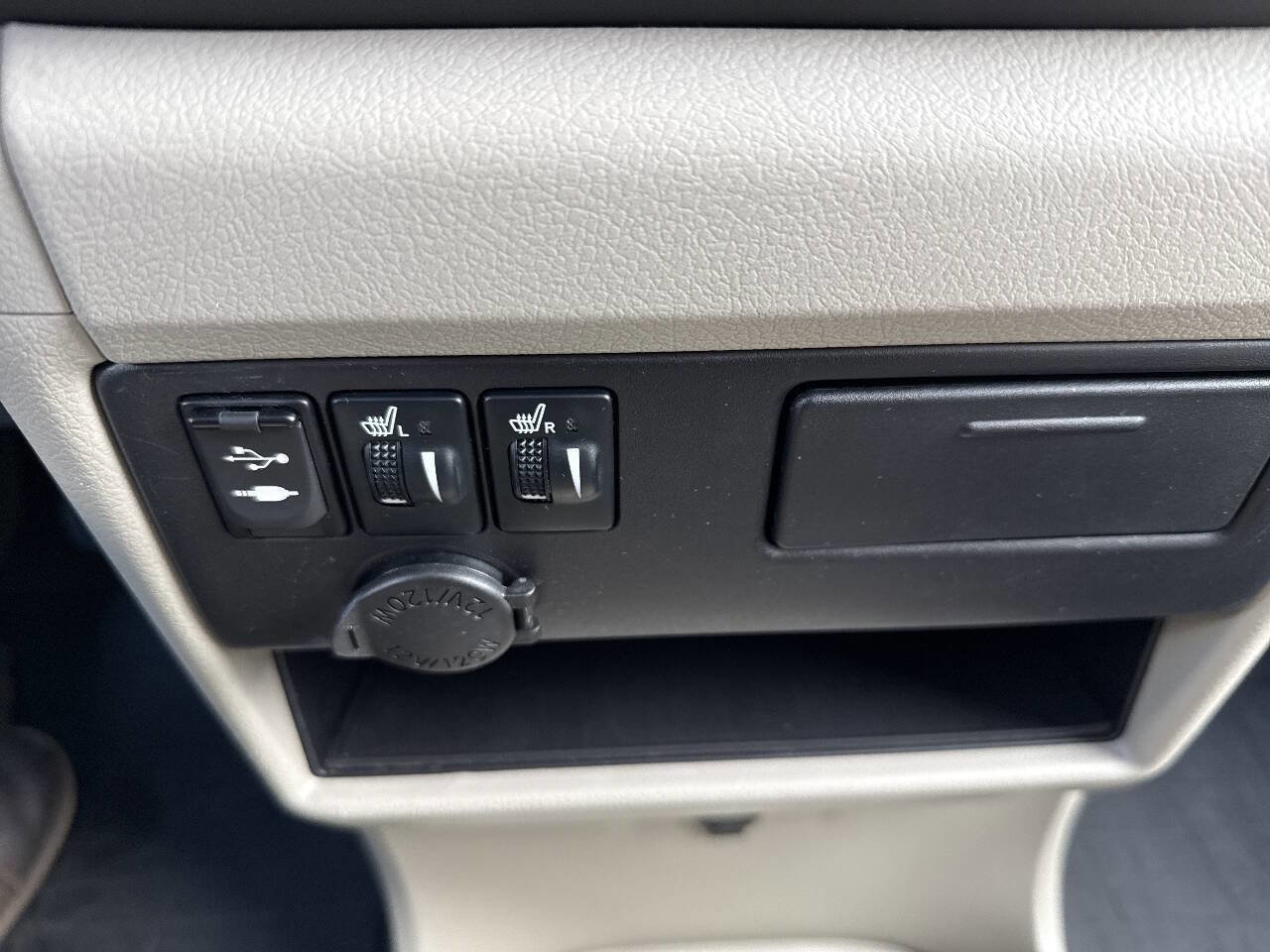 Used 2015 Toyota Sienna image 75