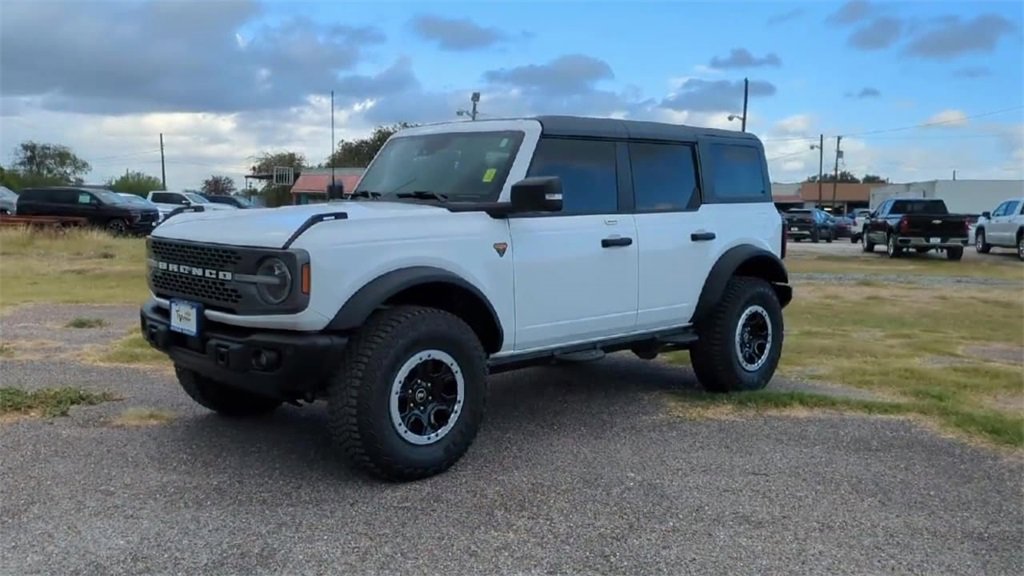 Used 2023 Ford Bronco Badlands image 4