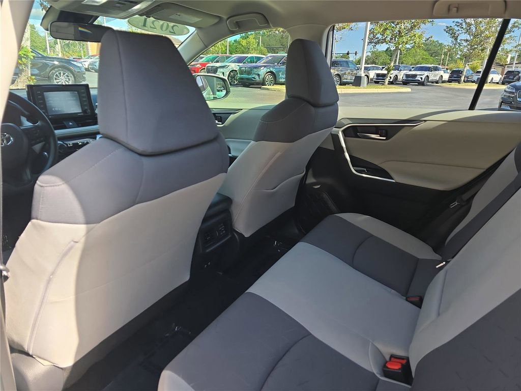 Used 2021 Toyota RAV4 XLE image 10