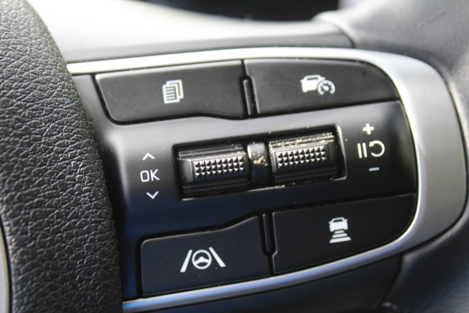 Certified 2025 Kia Sportage SX FWD image 32