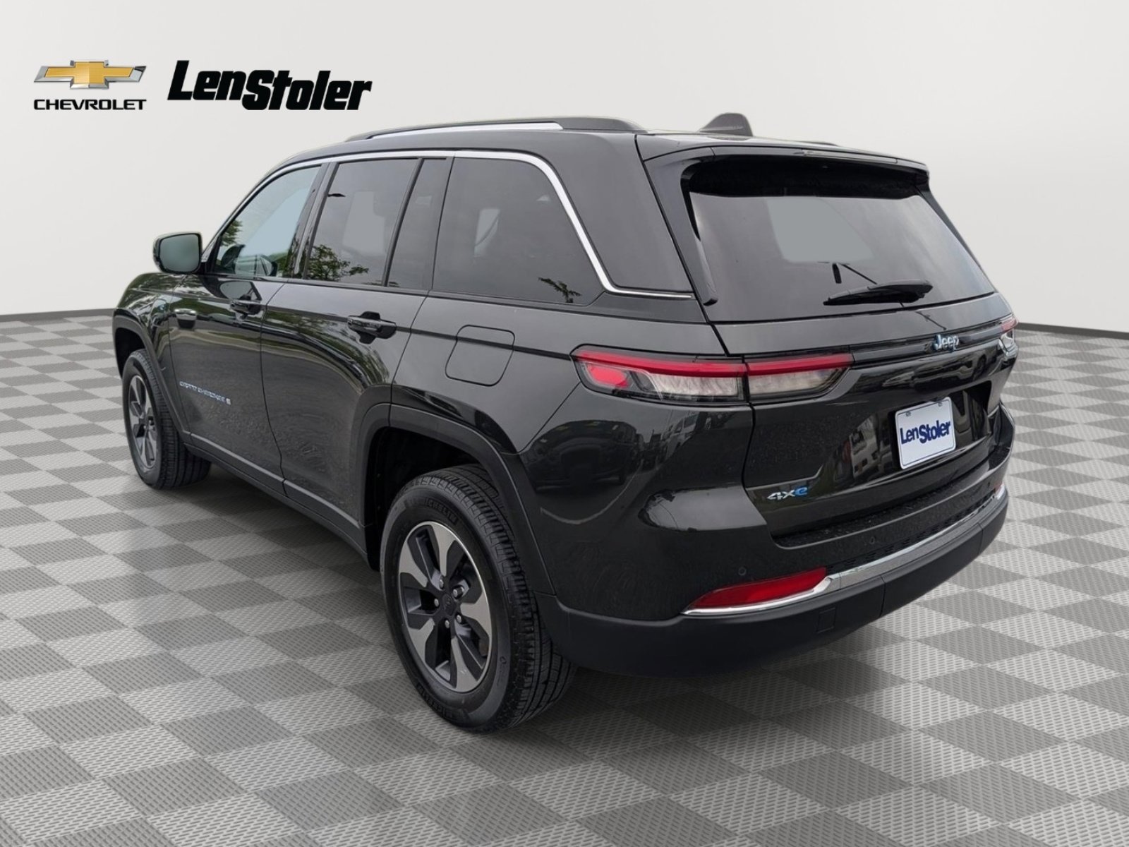 Used 2023 Jeep Grand Cherokee 4WD 4xe image 3