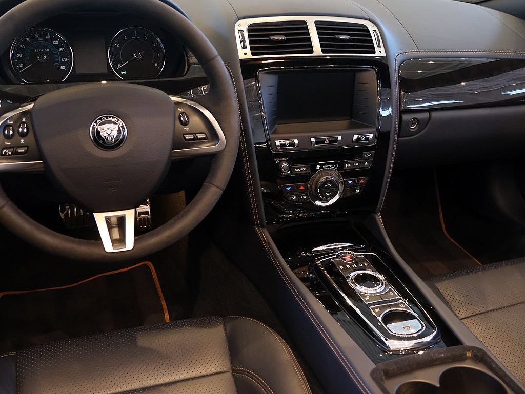Used 2014 Jaguar XK Convertible RWD image 44